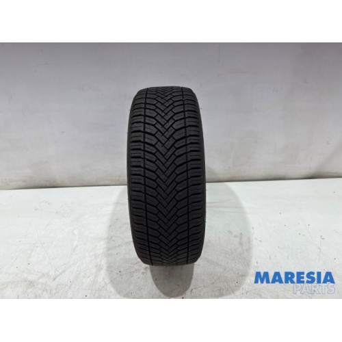 Renault - Clio - Tyre