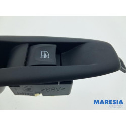 Renault - Zoe - Electric window switch