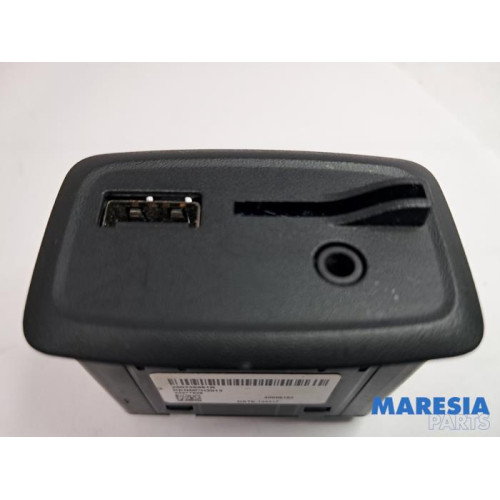 Renault - Zoe - AUX / USB-Anschluss