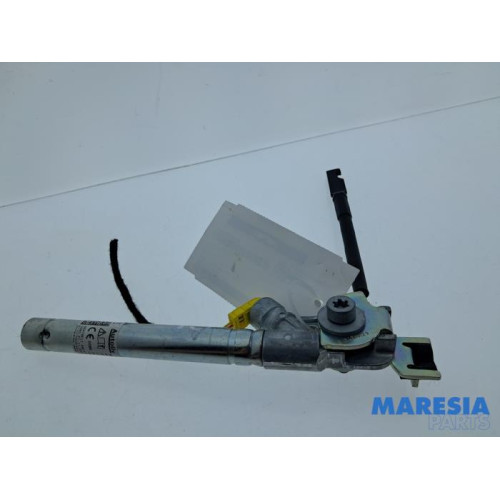 Opel - Crossland X - Gordelspanner links