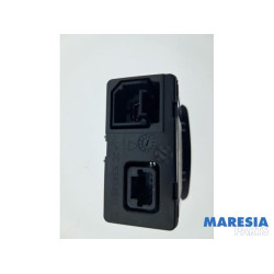 Renault - Clio - AUX / USB-Anschluss