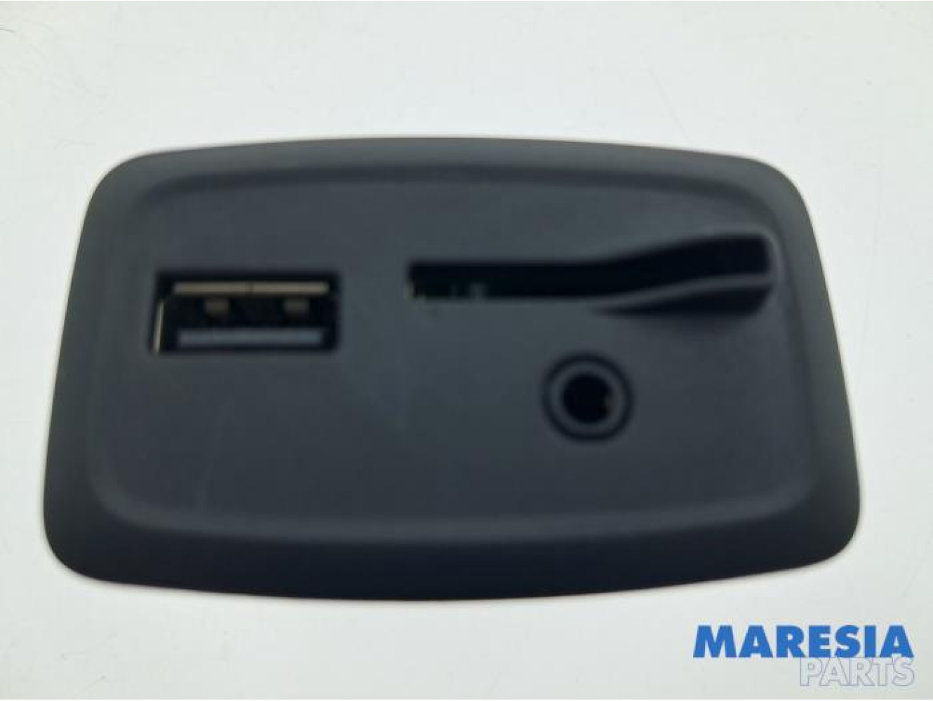 Renault - Clio - AUX / USB-Anschluss