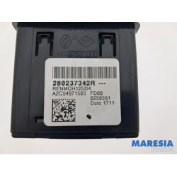 Renault - Clio - AUX / USB-Anschluss