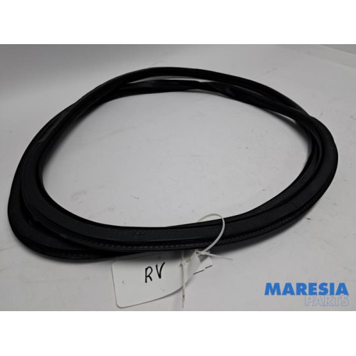 Alfa Romeo - Stelvio - Portierrubber 4Deurs rechts-voor