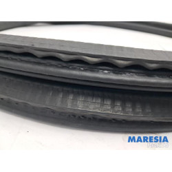 Alfa Romeo - Stelvio - Portierrubber 4Deurs links-achter