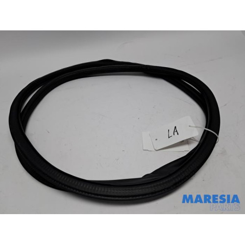 Alfa Romeo - Stelvio - Portierrubber 4Deurs links-achter