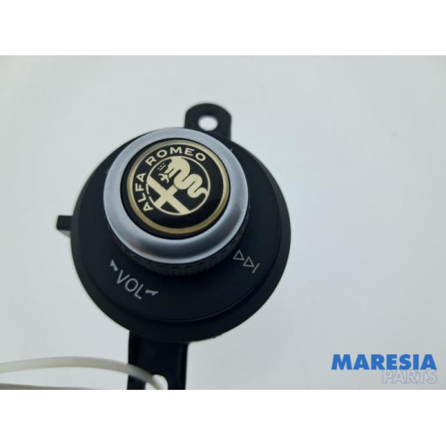 Alfa Romeo - Stelvio - Radiobedienings paneel