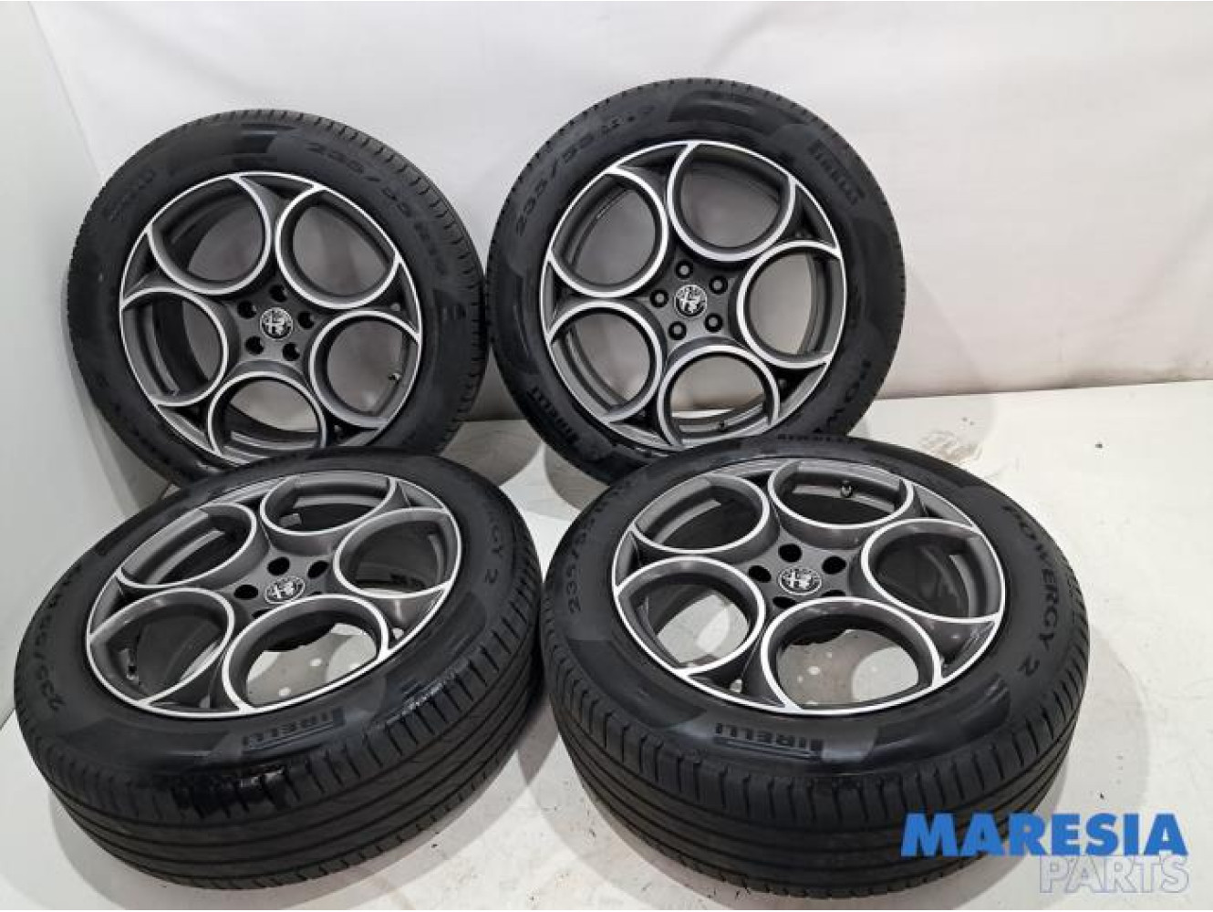 Alfa Romeo - Stelvio - Sportvelgenset + banden