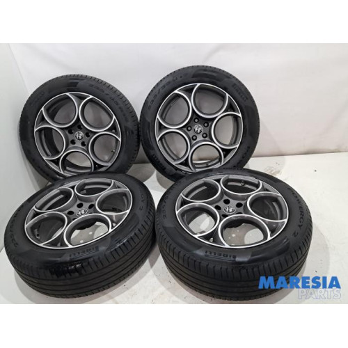 Alfa Romeo - Stelvio - Sportvelgenset + banden