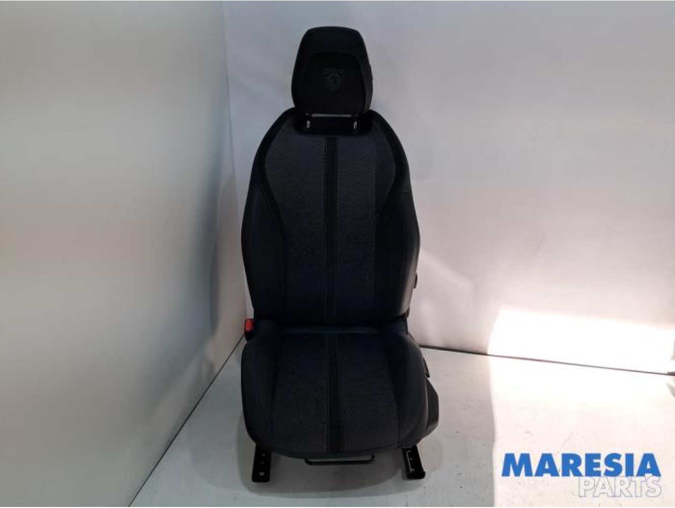 Peugeot - 408 - Sitz links