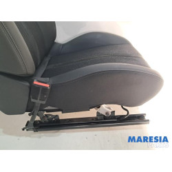 Peugeot - 408 - Sitz links