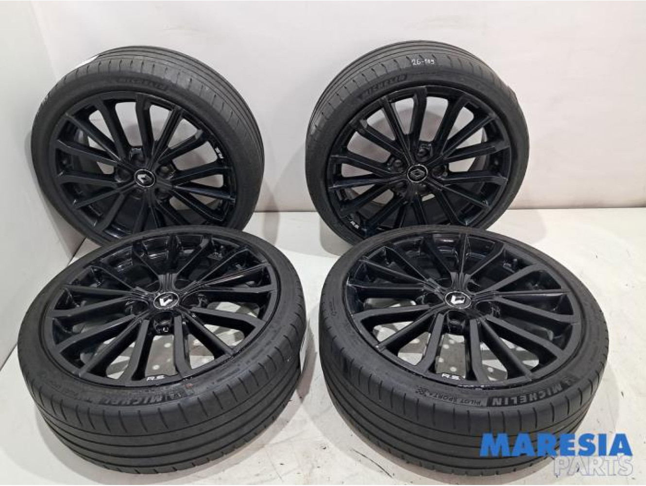 Renault - Clio - Sportvelgenset + banden