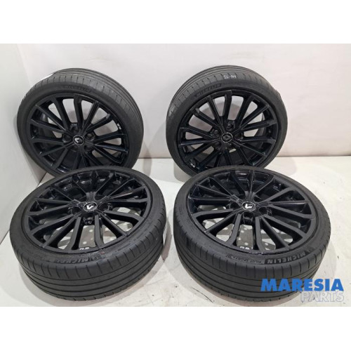 Renault - Clio - Sportvelgenset + banden