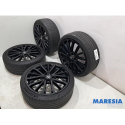 Renault - Clio - Sportvelgenset + banden