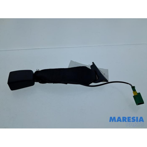 Alfa Romeo - Stelvio - Rear seatbelt buckle, centre