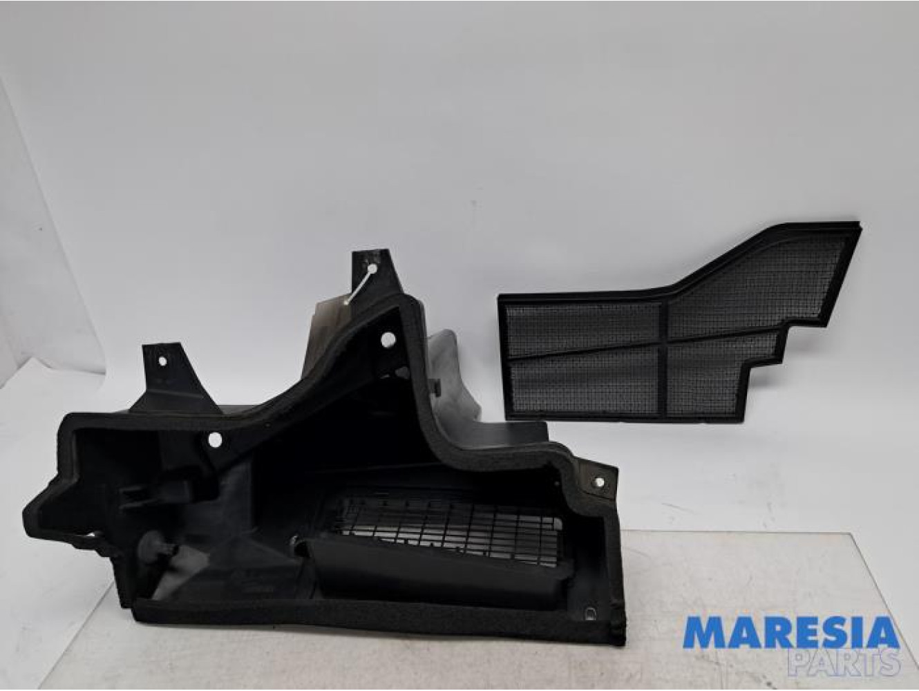 Alfa Romeo - Stelvio - Filter housing interior