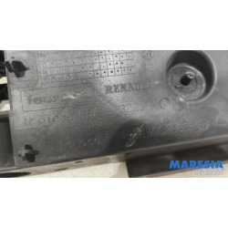 Renault - Captur - Lock plate