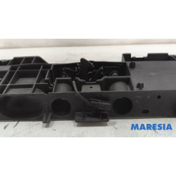 Renault - Captur - Lock plate