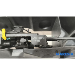 Renault - Captur - Lock plate
