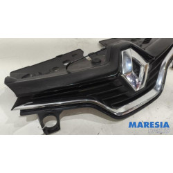 Renault - Captur - Grill