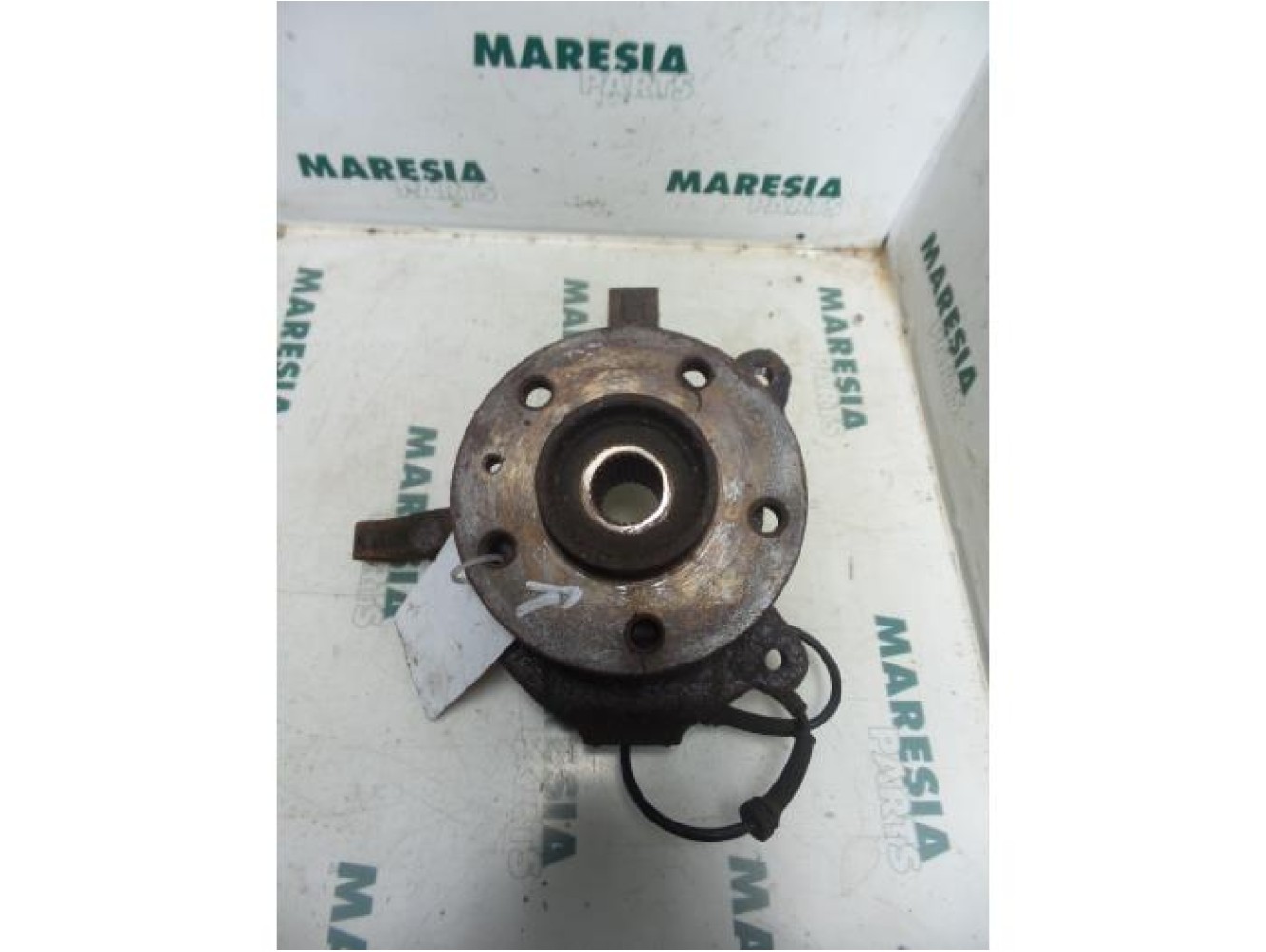 Renault - Trafic - Knuckle, front right