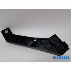 Renault - Trafic - Frontdeel steun