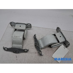 Renault - Trafic - Scharnier deur rechts-achter