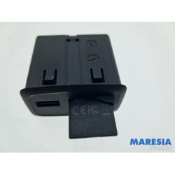 Renault - Captur - AUX/USB aansluiting