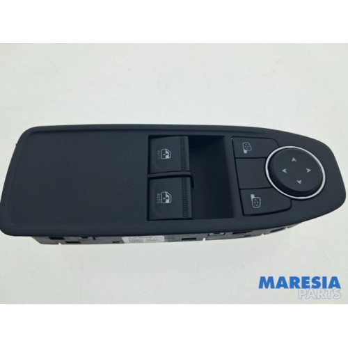Renault - Clio - Multi-functional window switch