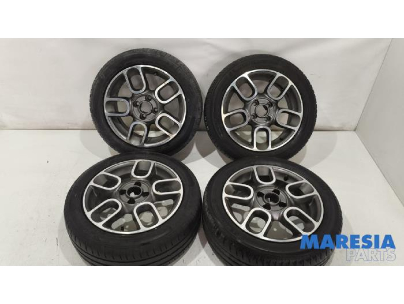 Fiat - 500 - Sportvelgenset + banden