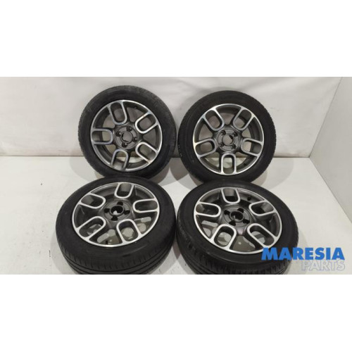 Fiat - 500 - Sportvelgenset + banden
