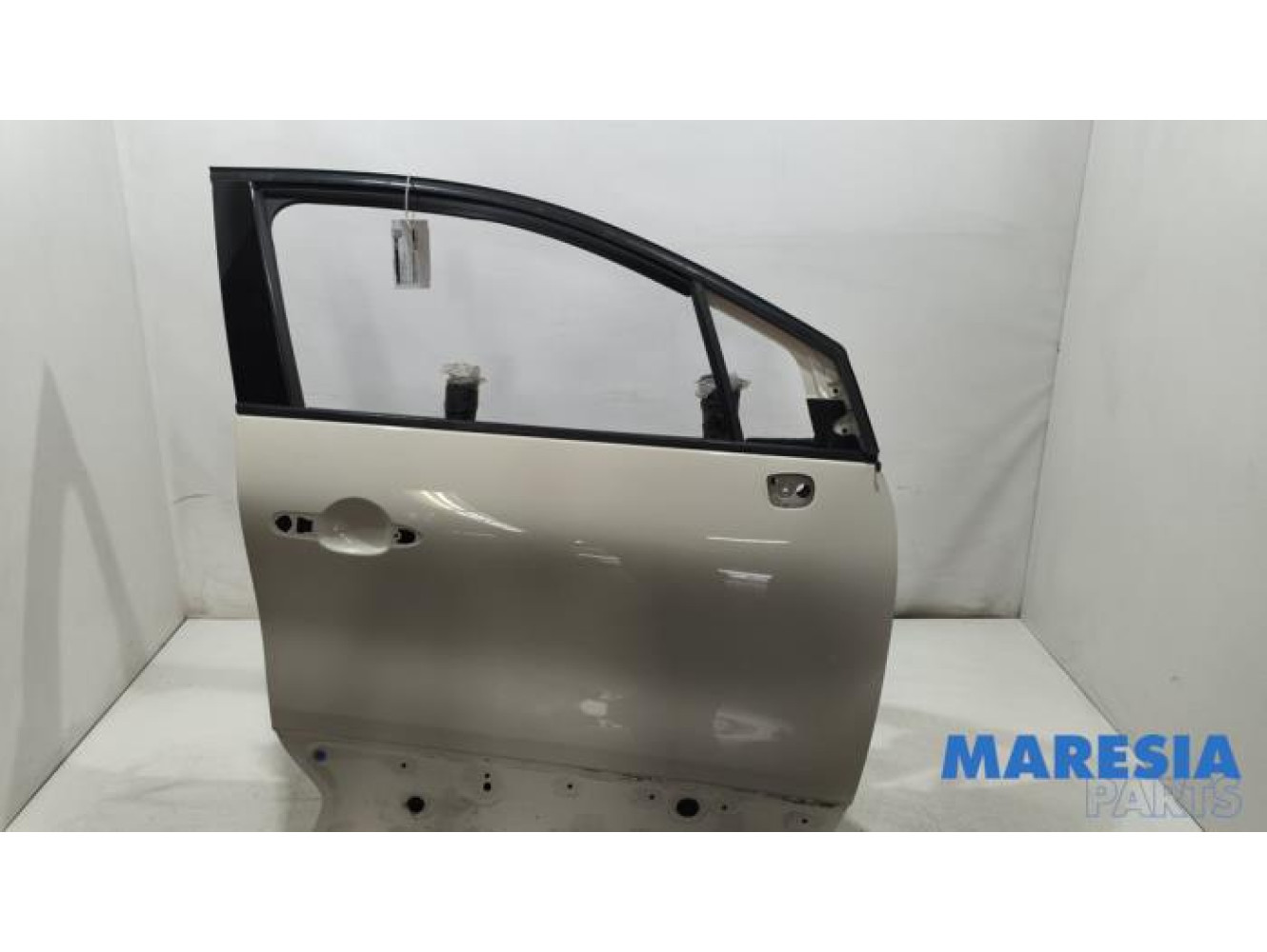 Renault - Captur - Front door 4-door, right