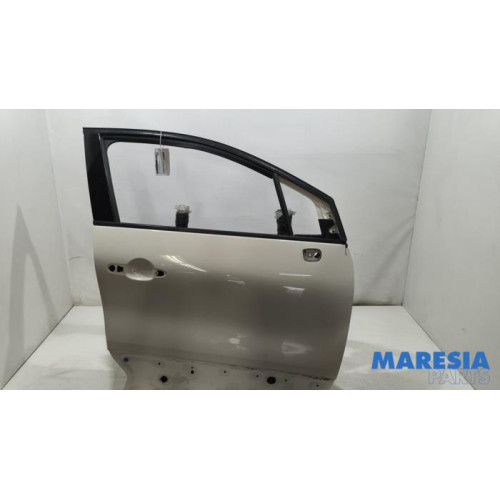 Renault - Captur - Front door 4-door, right
