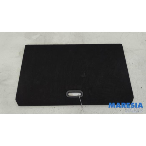 Renault - Captur - Floor panel load area