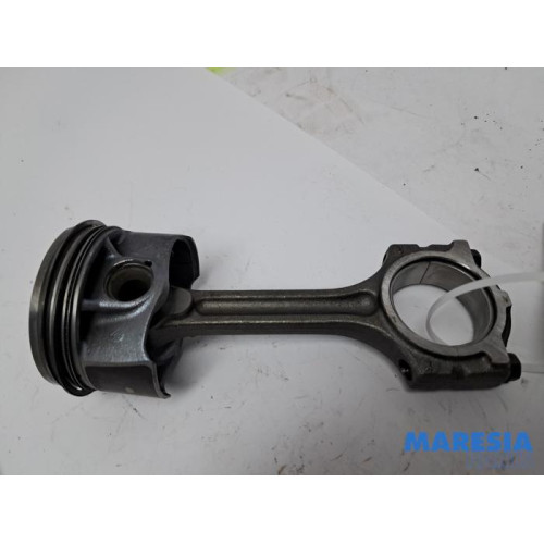 Renault - Clio - Connecting rod