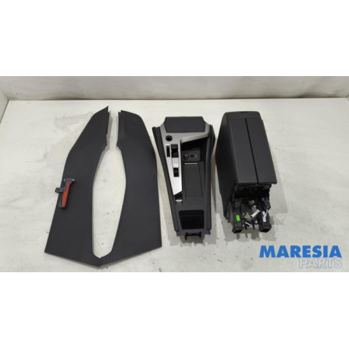 Peugeot - 408 - Middle console
