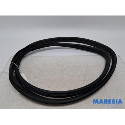 Alfa Romeo - 159 - Front door seal 4-door, left