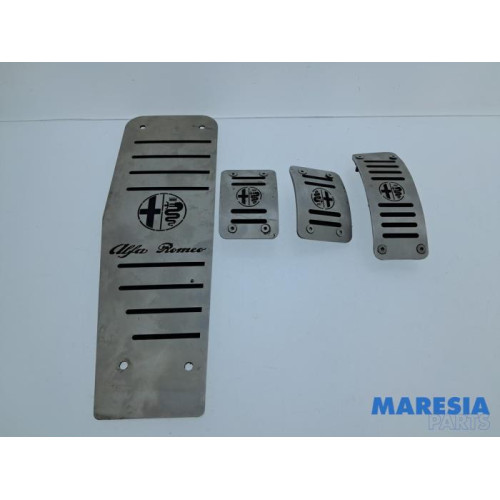 Alfa Romeo - 159 - Pedalen Set