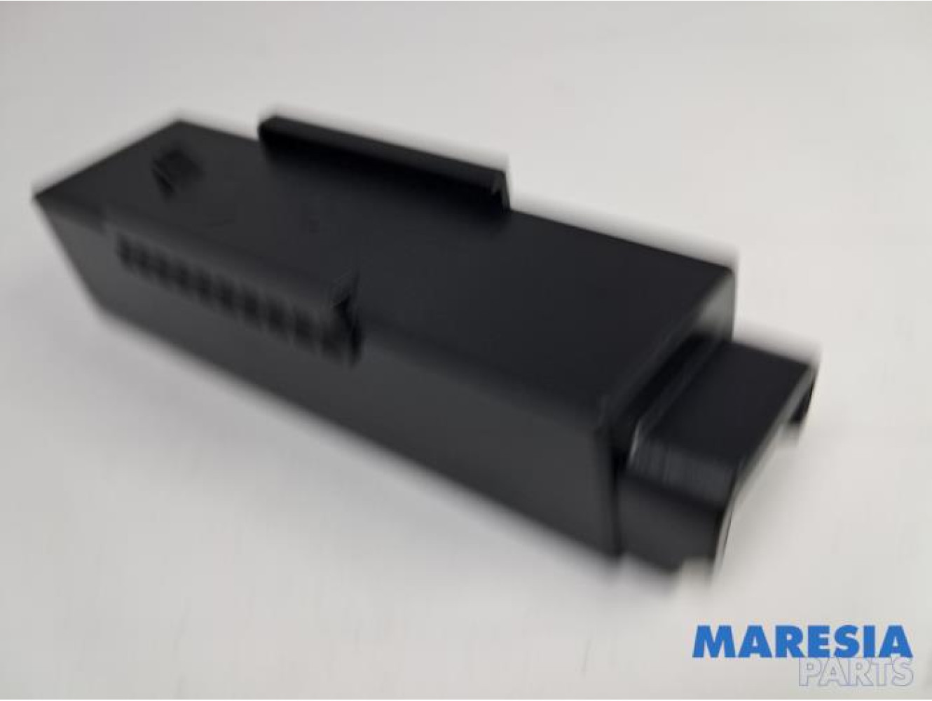 Peugeot - 408 - Antenna Amplifier