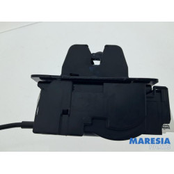 Peugeot - 408 - Tailgate lock mechanism