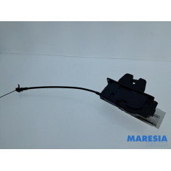 Peugeot - 408 - Tailgate lock mechanism