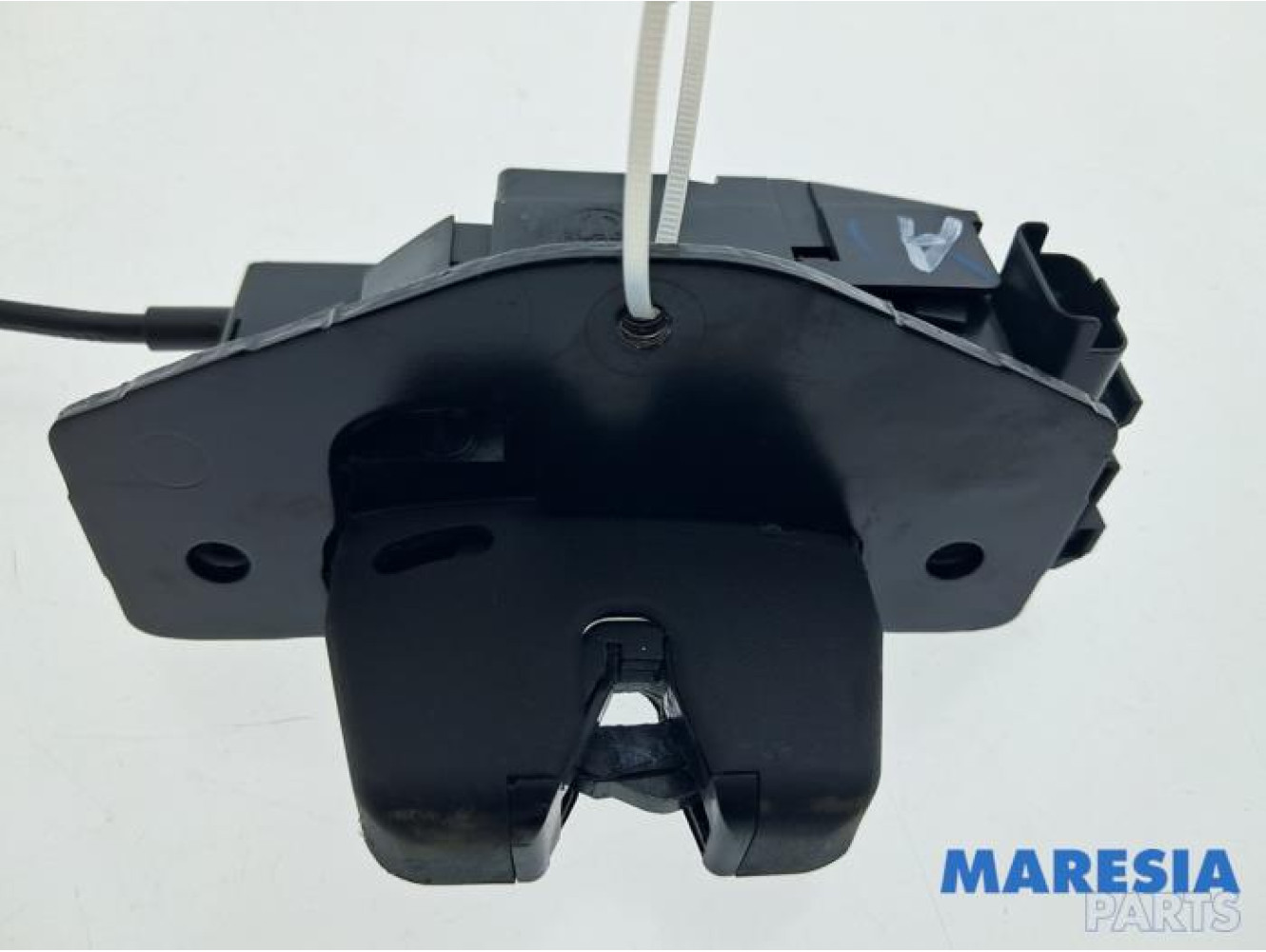 Peugeot - 408 - Tailgate lock mechanism