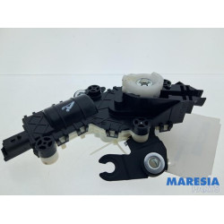 Peugeot - 408 - Tailgate lock mechanism