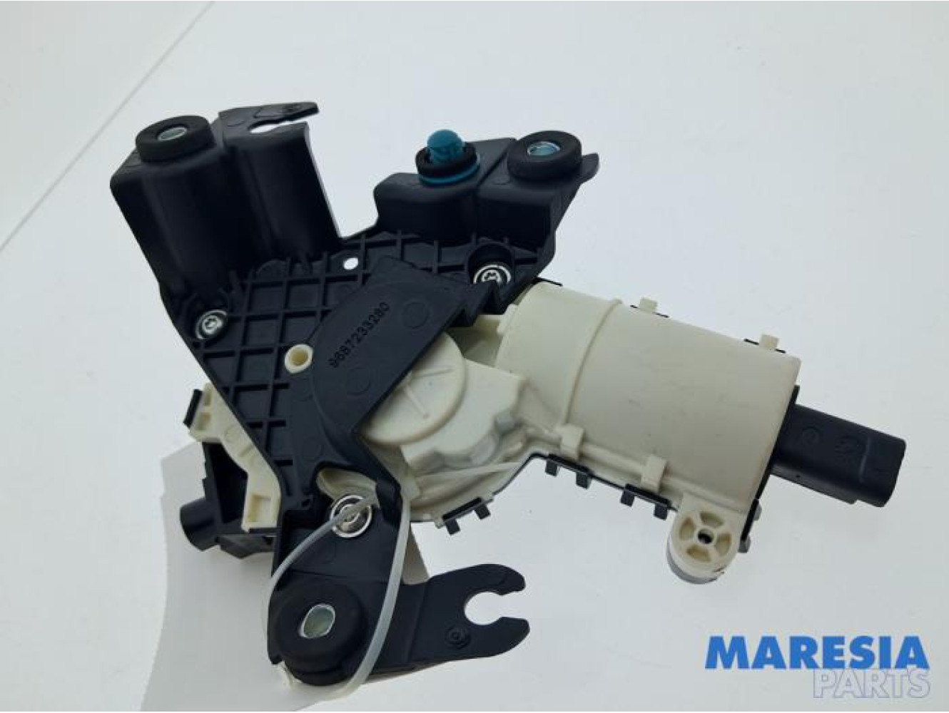 Peugeot - 408 - Tailgate lock mechanism