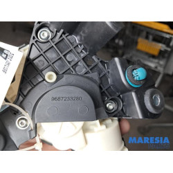 Peugeot - 408 - Tailgate lock mechanism