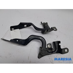 Renault - Captur - Bonnet Hinge