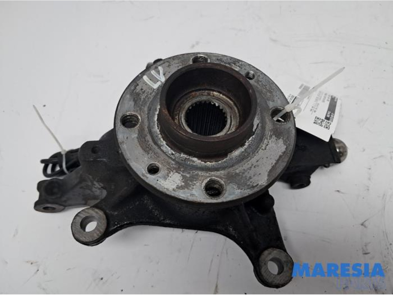 Renault - Captur - Achsschenkel links vorne