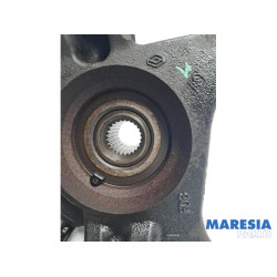 Renault - Captur - Knuckle, front right