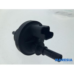 Renault - Captur - Vacuum valve