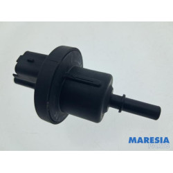 Renault - Captur - Vacuum valve